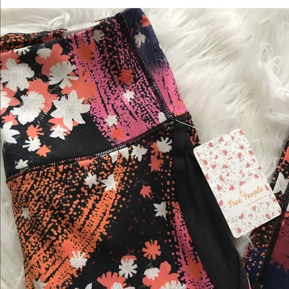 Free People NWT Medium Leggings Liza Illusion - Picture 7 of 8